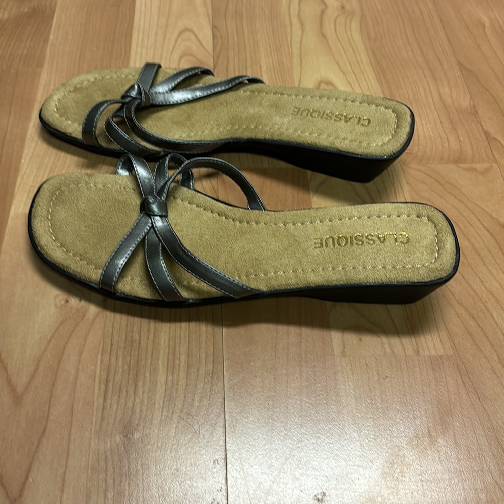 Classique Sandals - Picture 2 of 5
